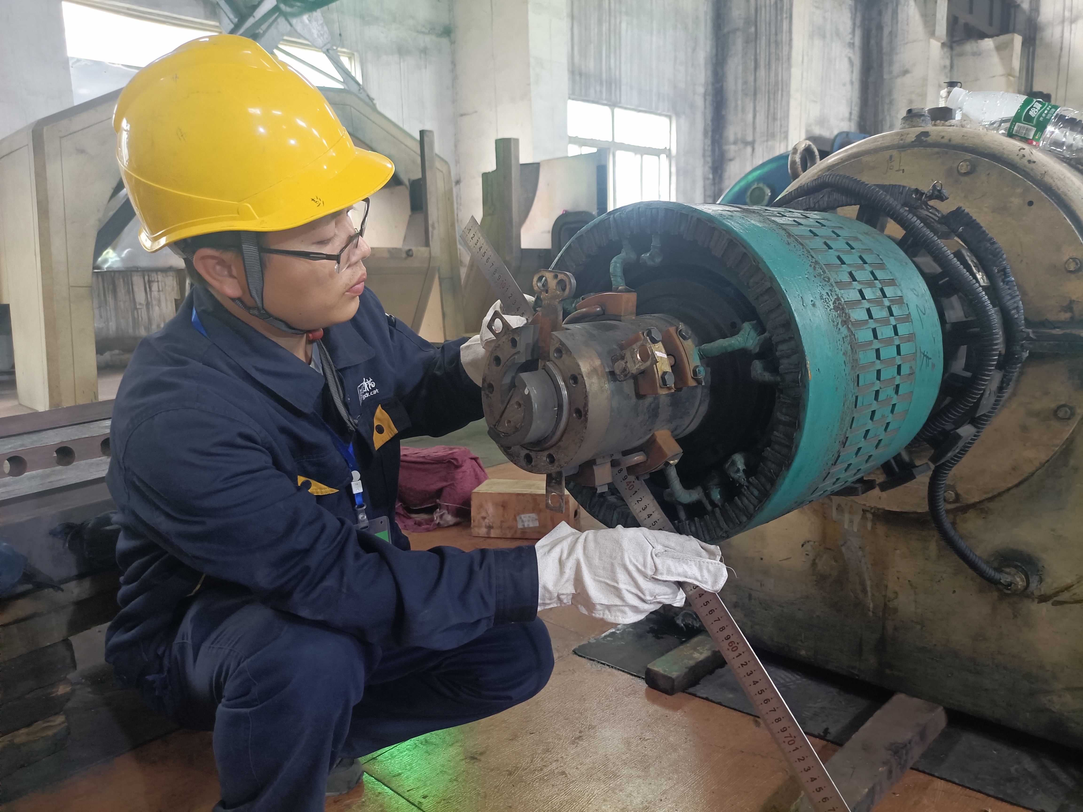 ÅíΰÕý½«Ö±³ßˮƽ·ÅÔÚÆûÂÖ»úÖá³ÐÉÏÕÉÁ¿ÖÖÖÖÊý¾Ý_¸±±¾.jpg ÅíΰÕý½«Ö±³ßˮƽ·ÅÔÚÆûÂÖ»úÖá³ÐÉÏÕÉÁ¿ÖÖÖÖÊý¾Ý_¸±±¾.jpg