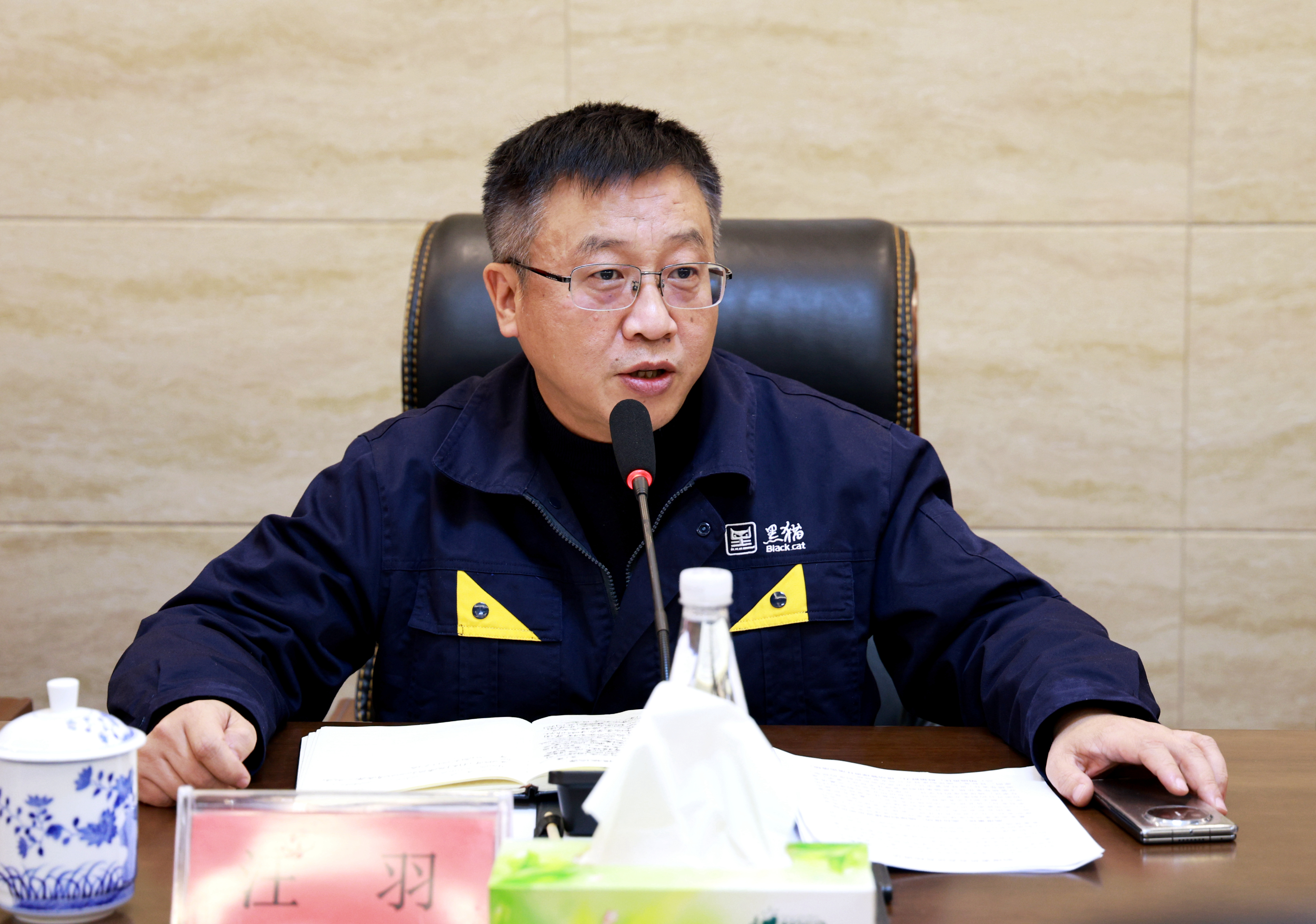 ͼ2 ÍôÓð³öϯ¾Û»á²¢½²»°.jpg ͼ2 ÍôÓð³öϯ¾Û»á²¢½²»°.jpg